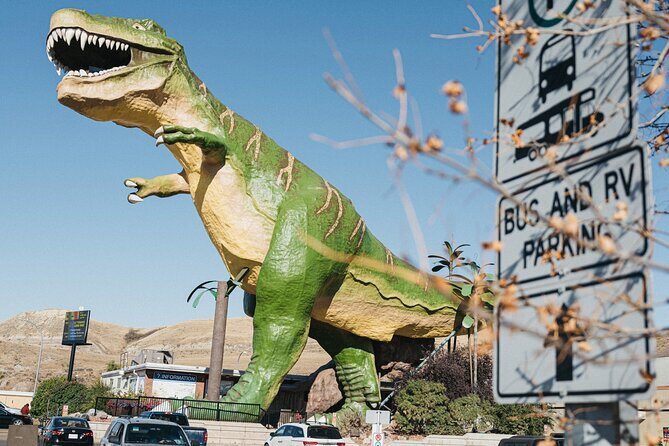 1 Day Drumheller Private Group Custom Tour: Calgary to Badlands - Royal Tyrrell Museum: the dinosaur day starter that makes everything click