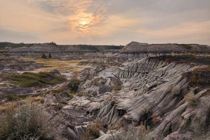 1 Day Guided Drumheller Tour: Calgary to Dinosaur Badlands - World’s Largest Dinosaur: The 86-Foot T. rex Stop (and the Jurassic Corner Plan)
