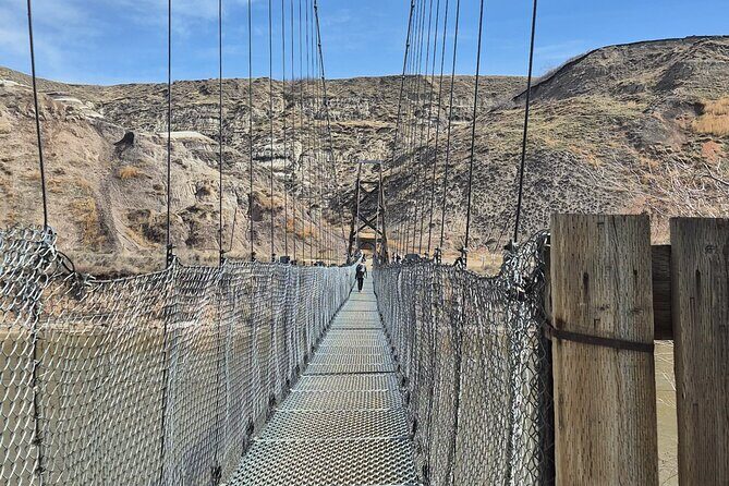 1 Day Guided Drumheller Tour: Calgary to Dinosaur Badlands - Rosedale Suspension Bridge: The 117-Meter Sway Walk