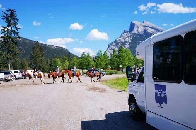 3-Day Canadian Rockies Tour: Yoho & Jasper National Park - Lake Louise and Moraine Lake: the turquoise-lake start that sets the tone