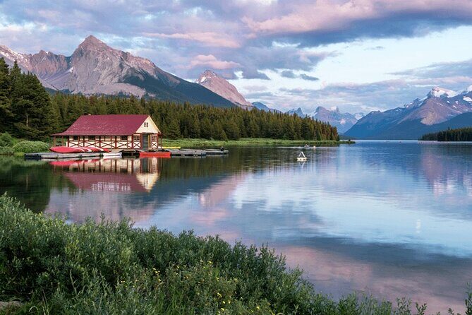3-Day Canadian Rockies Tour: Yoho & Jasper National Park - Athabasca Falls and Jasper Town: finish with force of water, then slow down