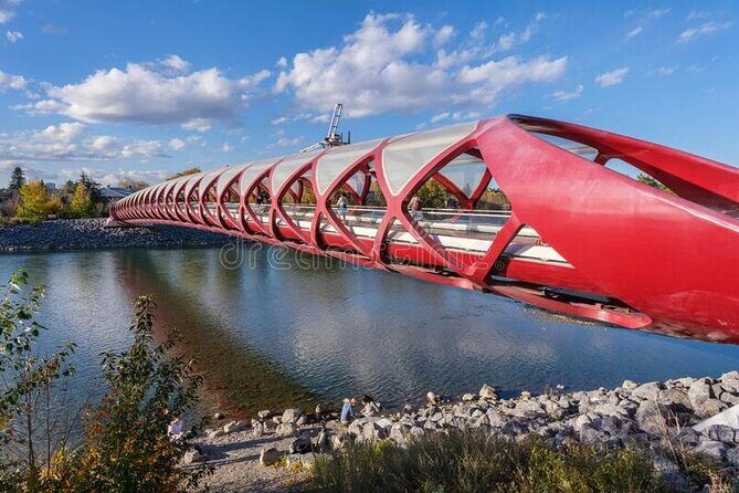 Airport Shuttle: Calgary Airport <—-> Downtown Calgary - Should You Book Calgary Airport to Downtown Private Shuttle?