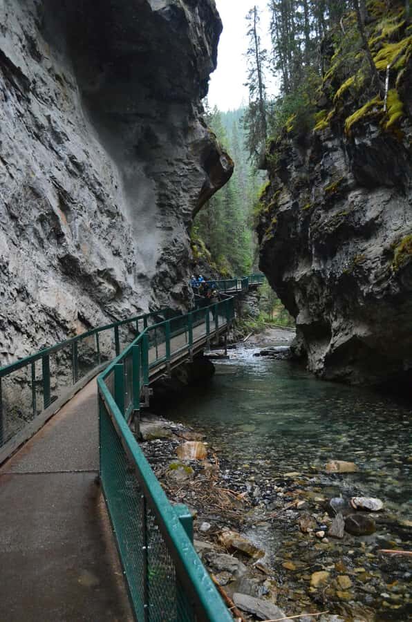 Banff: Lake Louise,Lake Minnewanka,Emerald Lake & Banff Town - What to pack for a long day outdoors