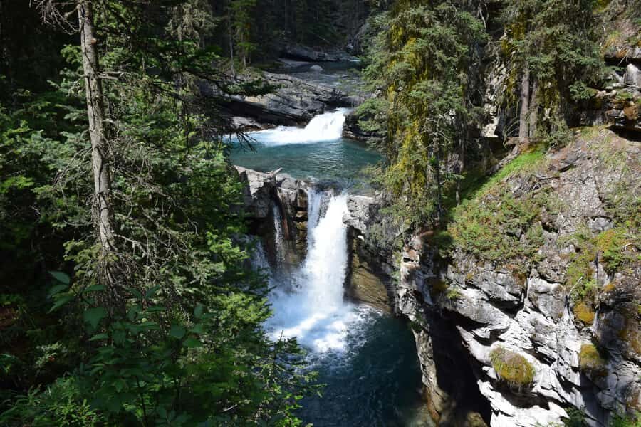 Banff: Lake Louise,Lake Minnewanka,Emerald Lake & Banff Town - Johnston Canyon catwalks: Lower and Upper Falls on an easy win