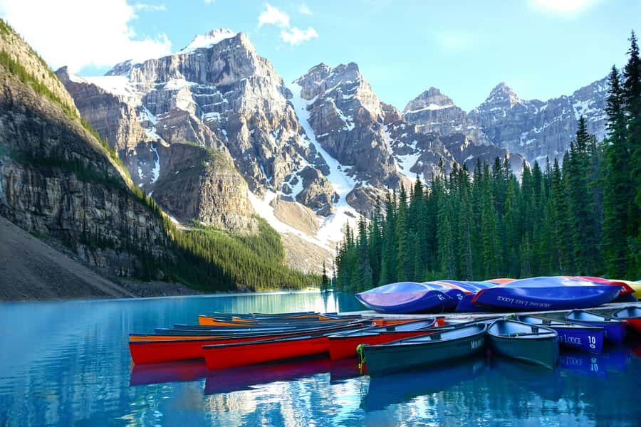 Banff: Lake Louise,Lake Minnewanka,Emerald Lake & Banff Town - Lake Louise and Lake Minnewanka: glacier-fed color you can’t fake