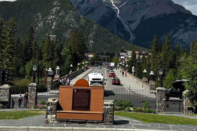 Banff Top Lakes and Banff Town Day Trip From Calgary - Emerald Lake: Canoe Time And The Loop Hike Option