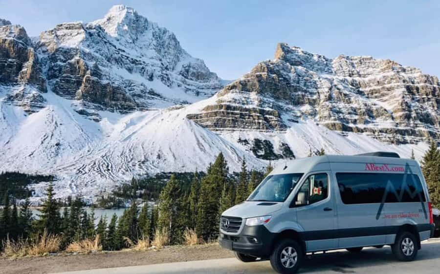 Calgary/Banff: Lake Louise, Moraine & Johnston Canyon Trip - Lake Louise: Turquoise Waters and the Value of Real Photo Time