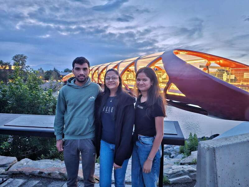Calgary City Tour & Yamnuska Wolfdog Sanctuary Private Tour - Key things that make this tour work well