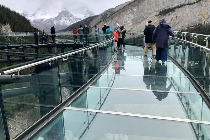 Calgary: Columbia Icefield, Skywalk, Crowfoot Glacier and Lakes - Lake Louise: iconic views, but guard your schedule