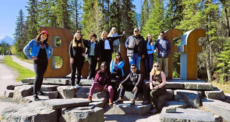 Calgary: Glaciers, Mountains, Lakes, Canmore and Banff Tour - What the van and group size mean for comfort