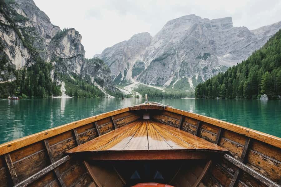 Calgary: Lake Louise, Moraine Lake, & Emerald Lake Tour - Yoho National Park and Emerald Lake: Calm Scenery With Real Distance