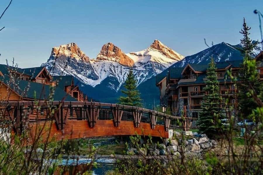Calgary: Radium Hot Springs & Marble Canyon Day Trip - Kootenay Valley viewpoint: the hot drink and the wide view moment