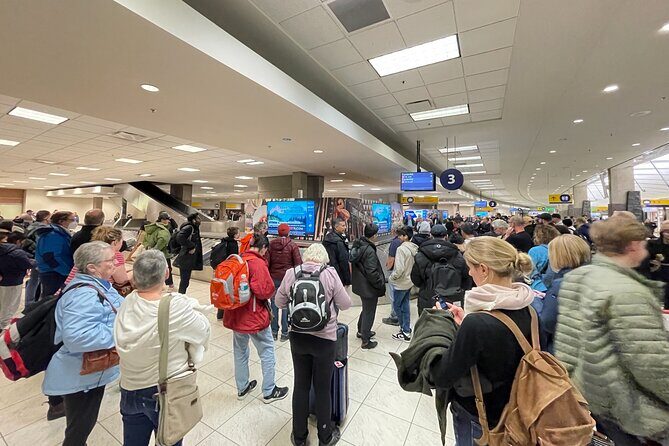 Calgary YYC Airport to Banff |Canmore| Kananaskis–Private Shuttle - Door-to-door to Banff hotels (and nearby stops you can ask for)