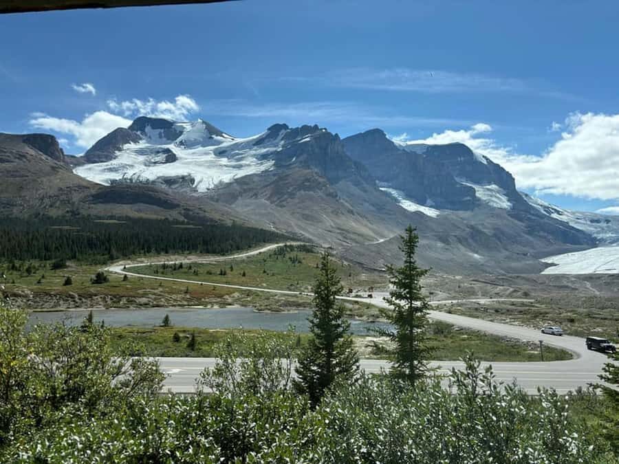 Columbia icefield, Skywalk, Waterfowl, Bow & Peyto Lake Tour - Getting There From Calgary, Banff, or Canmore Without Stress