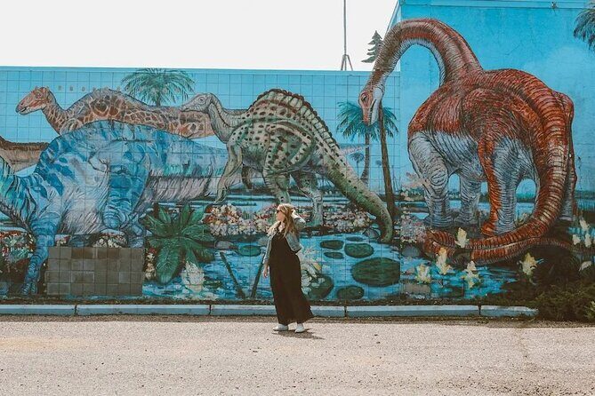 Dinosaurs, Canyons & Ghost Towns: Ultimate Drumheller Day Tour - Guided and low-stress logistics: pickup, snacks, and pacing