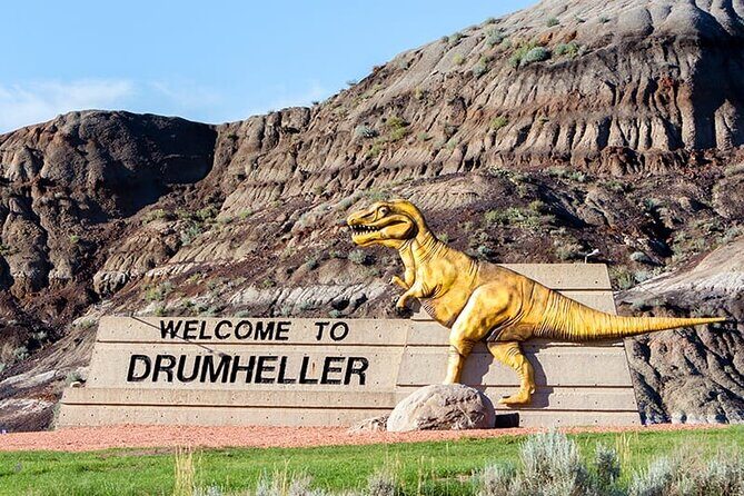 Dinosaurs, Canyons & Ghost Towns: Ultimate Drumheller Day Tour - Horseshoe Canyon: a 3.9 km loop with Badlands views