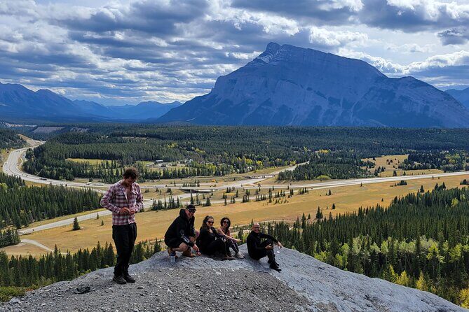 Discover Banff National Park - Premium Day Trip - Surprise Corner vs Bow Falls: why the season changes the viewpoint