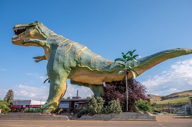 Drumheller and Badlands Full-Day Tour with a Small Group - Royal Tyrrell Museum: Fossils, Floors, and Time That Isn’t Rushed