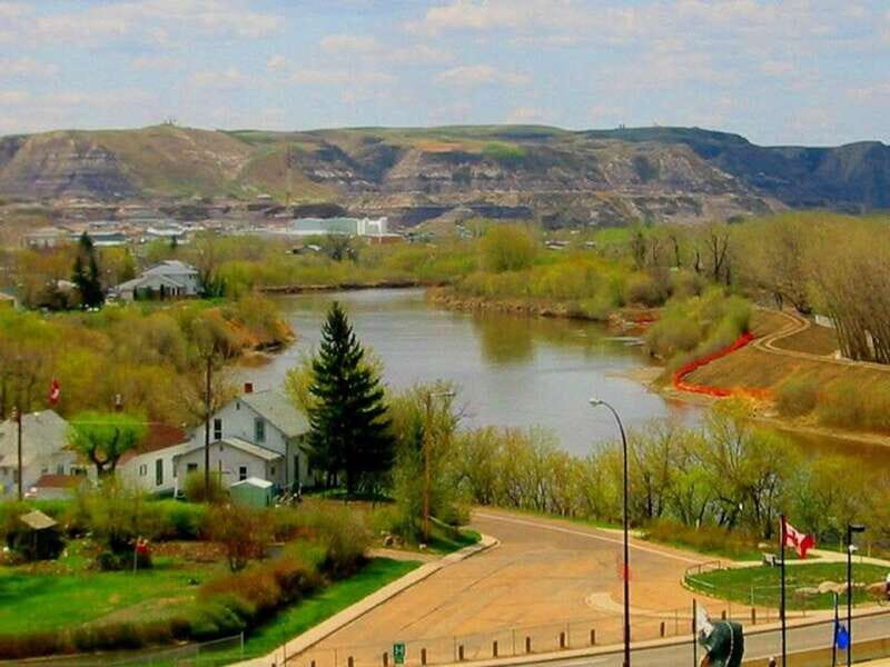 Drumheller: Bad Land & Dinosaur Museum Tour from Calgary - Key highlights you’ll feel in your day