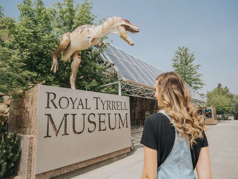 Drumheller: Bad Land & Dinosaur Museum Tour from Calgary - Hoodoos Trail: column-shaped rock formations you can actually stand near
