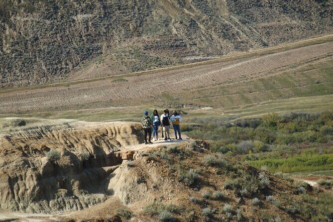 Drumheller | Badlands | Off the Beaten Path - Horsethief Canyon: a U-shaped story with a nearby 9-hole surprise