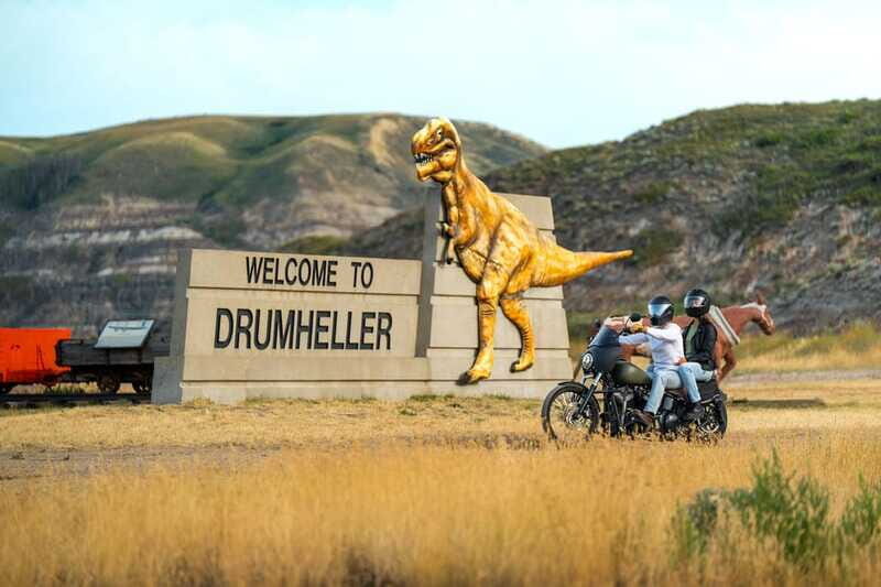 Drumheller: Dinosaurs, Canyons, & Hoodoos Day Tour - Lunch Stop: A Short Break Means You Should Plan Ahead