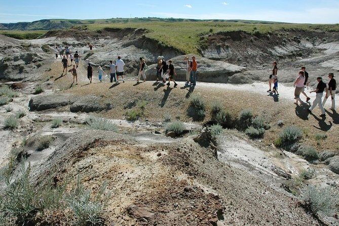 Drumheller: Royal Tyrrell Museum, Hoodoos and Horseshoe Canyon - Tyra the T. rex and the quick photo breaks that keep the day moving