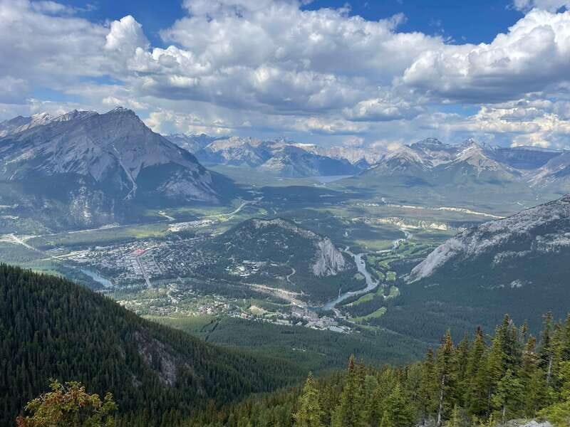 From Calgary: Banff, Moraine Lake and Lake Louise Tour - Banff Avenue and Hoodoo Trail: break time that keeps the day human