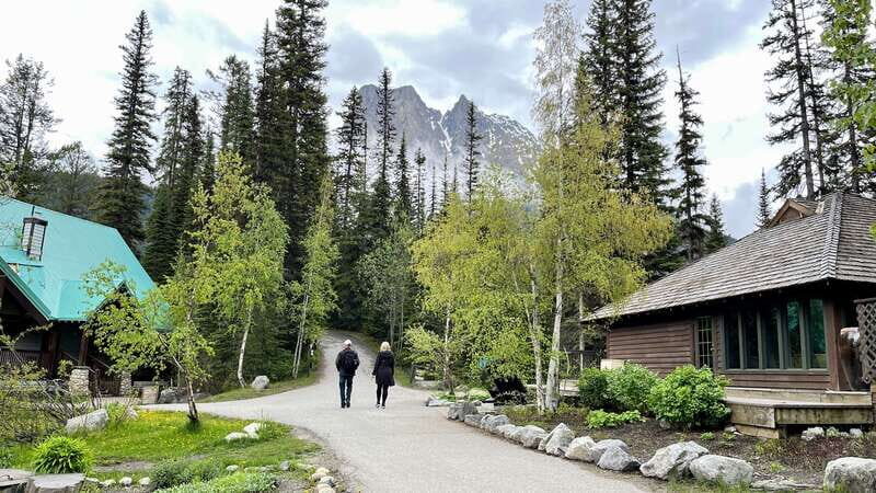 From Calgary: Banff & Yoho National Parks Private Day Tour - Price and logistics: is $748 for up to 3 people worth it?