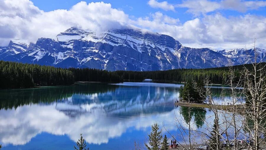From Calgary/Canmore: Banff National Park Premium Day Trip - Moraine Lake: why timing matters and why you might not see it