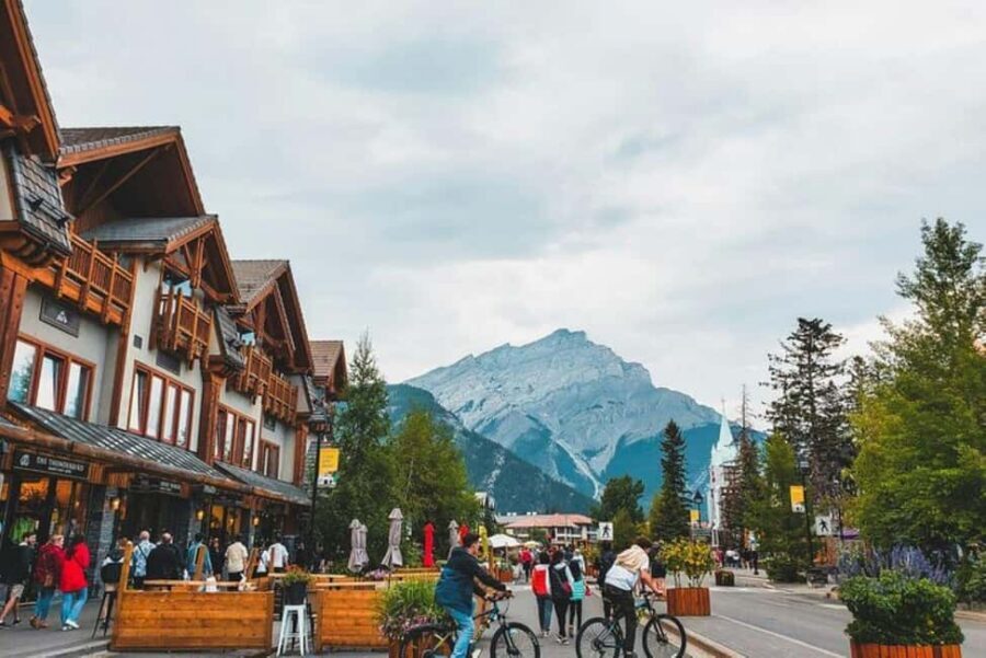 From Calgary: Explore 4 Stunning Lakes in Banff & Yoho - Bow Lake Shore Views: Turquoise Water With a Mountain Backdrop