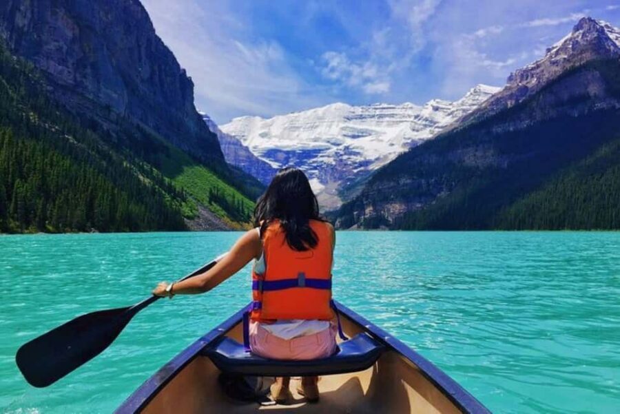 From Calgary: Explore 4 Stunning Lakes in Banff & Yoho - The Morning Start: Van Ride to a Local Café Break
