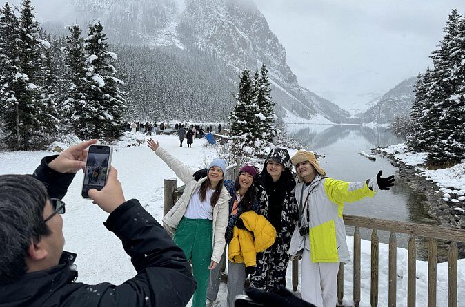 From Calgary Explore Moraine Lake Lake Louise and end in Banff - Comfort that matters on a tight day: air-conditioning and Wi‑Fi
