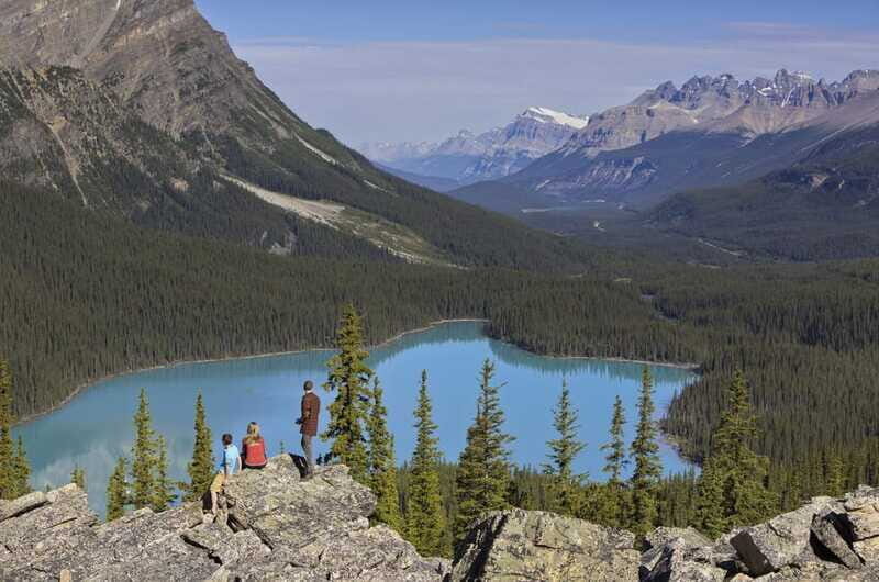 Icefield: Icefield Parkway, Bow Lakes & Peyto Lakes Day Tour - Bow Lake and Crowfoot Reflections: When the Rockies Copy Themselves