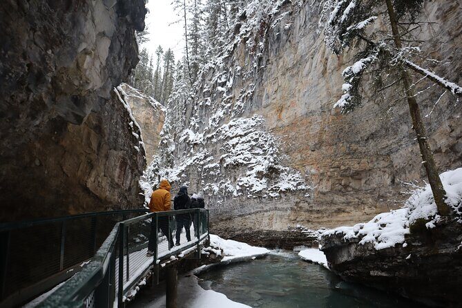 Johnston Canyon, Lake Louise & Banff: Small-Group Day Tour - Why the guide makes this tour feel worth it