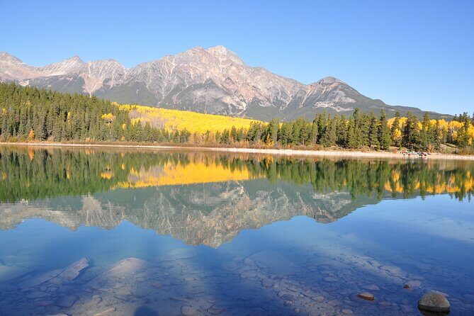 Lake Louise 、Moraine and Emerald Lake Tour from Calgary Banff - Emerald Lake and Burgess Shale: A Short Stop With Real Science