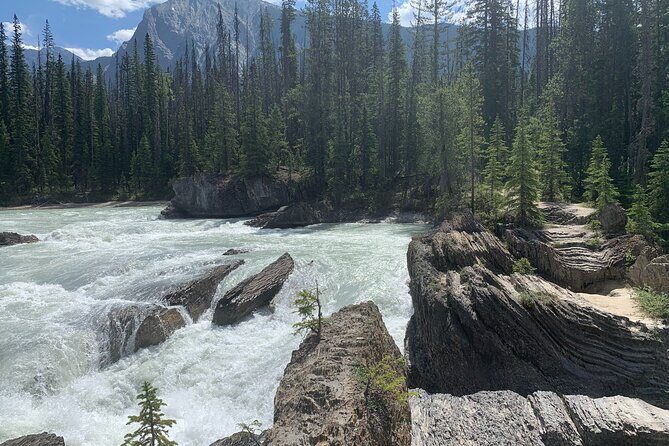 Lake Louise Moraine Lake Emerald Lake Yoho Banff National Park - Banff Avenue or Bow Falls: where your day turns social