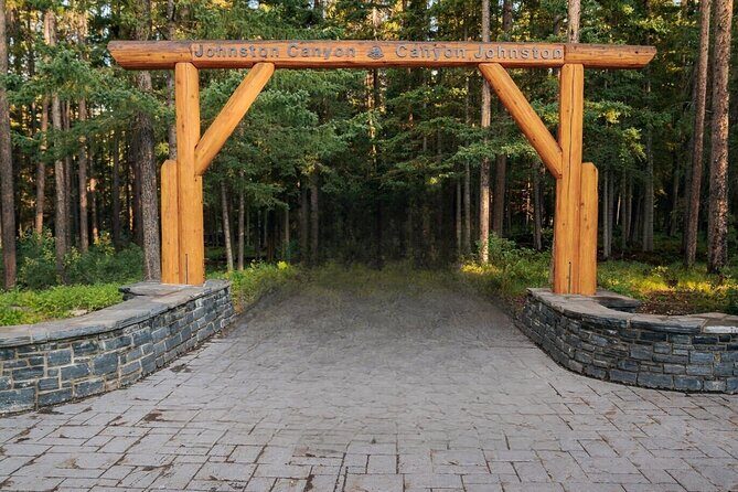Moraine Lake, Lake Louise, Johnston Canyon, Bow Falls, Banff Town - Lake Louise plus the Château views: classic “wow” without a grind