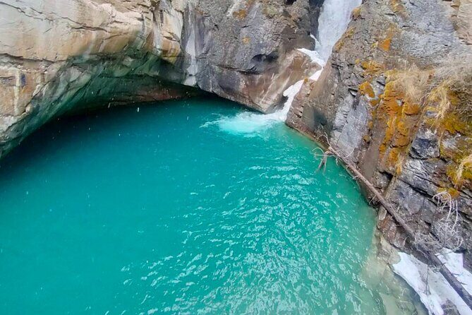Moraine Lake, Lake Louise, Johnston Canyon, Bow Falls, Banff Town - Winter route when Moraine Lake is closed