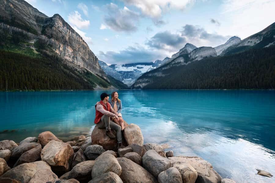 Moraine Lake Louise Emerald Johnston Canyon Banff Yoho Tour - Calgary to Lake Louise: the photo stop that sets the tone