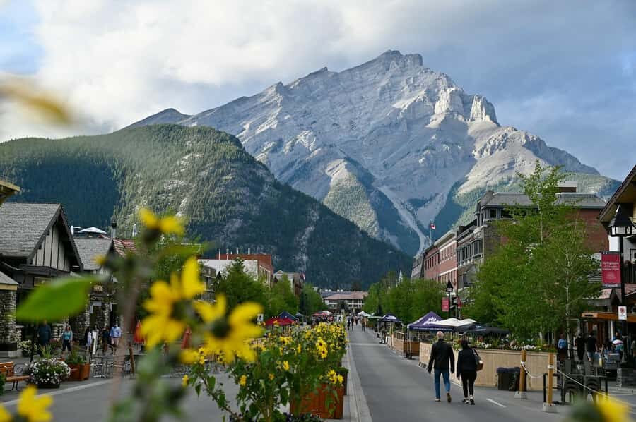 Moraine Lake Louise Emerald Johnston Canyon Banff Yoho Tour - Johnston Canyon: the waterfalls hike you’ll actually remember