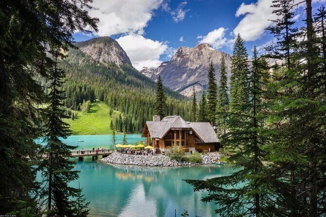 Moraine Lake, Louise, Emerald Lake, Johnston Canyon, Banff Town - Lake Louise Visitor Information Centre: a real breather stop