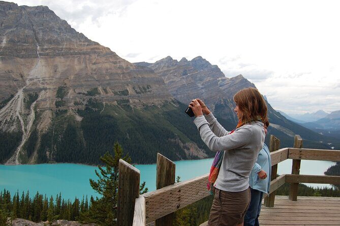 Western Classic - One Way Calgary To Vancouver Rockies Bus Tour - Guides, drivers, and pace: why the crew matters on a route this long